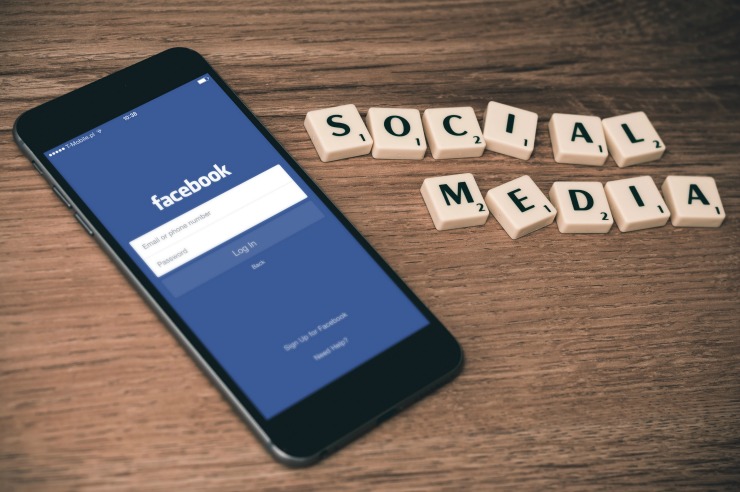 is facebook dying