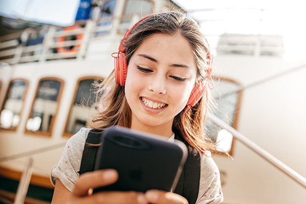 girl using smartphone